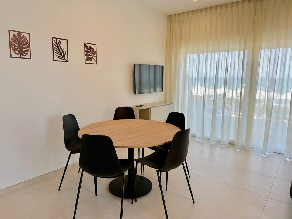 TV and multimedia, Living room, Dining area