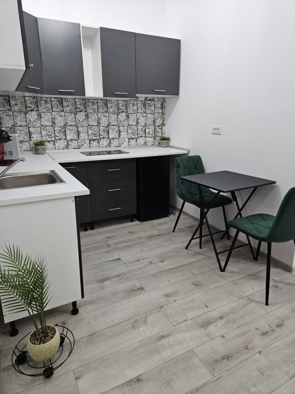 Kitchen or kitchenette