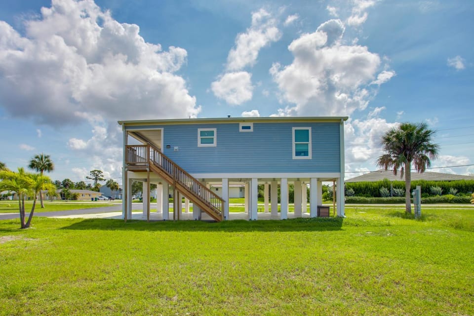 Sunny Fort Myers Home: Golf, Shop & Relax! House in Iona