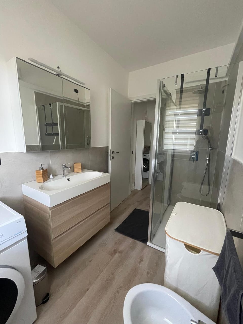 Shower, Bathroom, towels