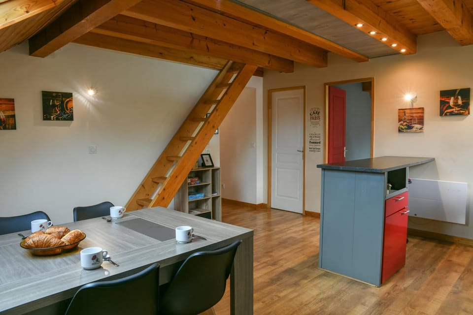 Property building, Kitchen or kitchenette, Living room