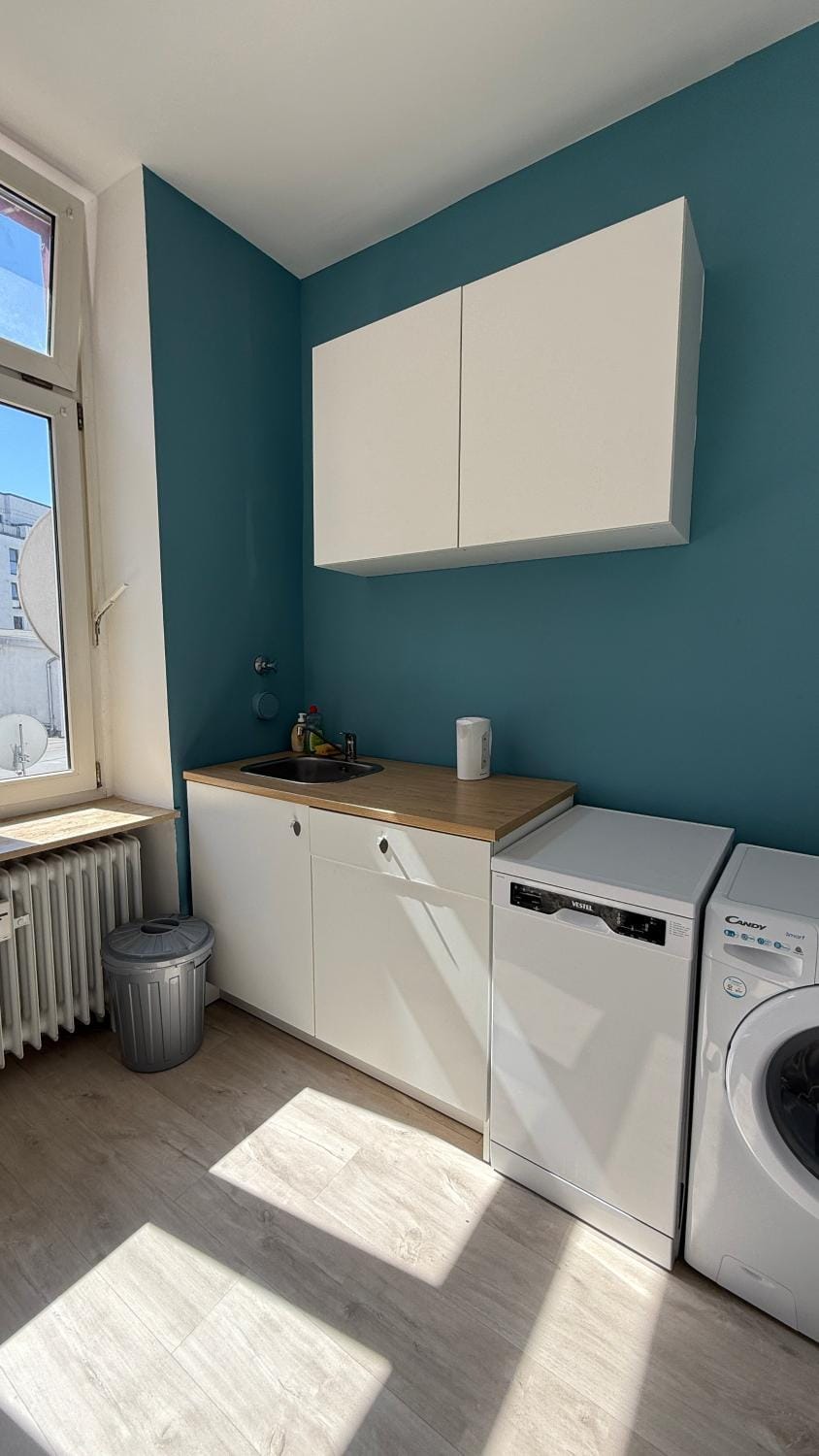 Kitchen or kitchenette, stove, dryer