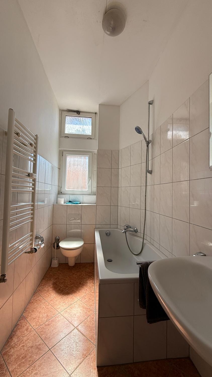 Bathroom, towels
