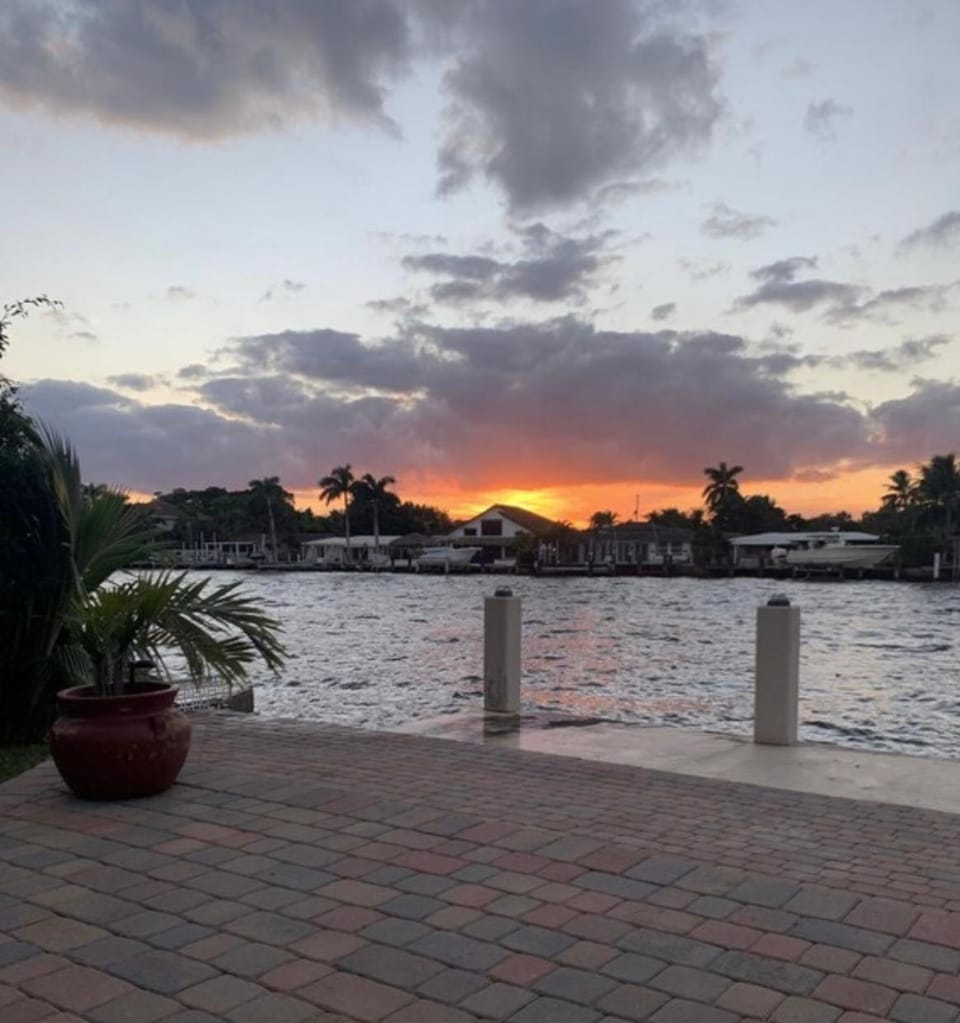 Waterfront House few steps to the beach Villa in Pompano Beach
