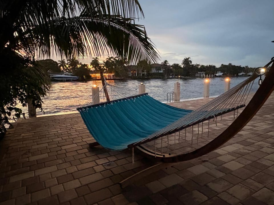 Waterfront House few steps to the beach Villa in Pompano Beach