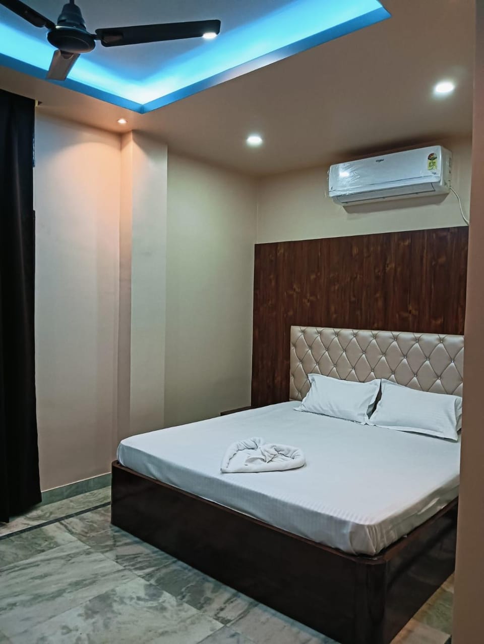 Bed, air conditioner