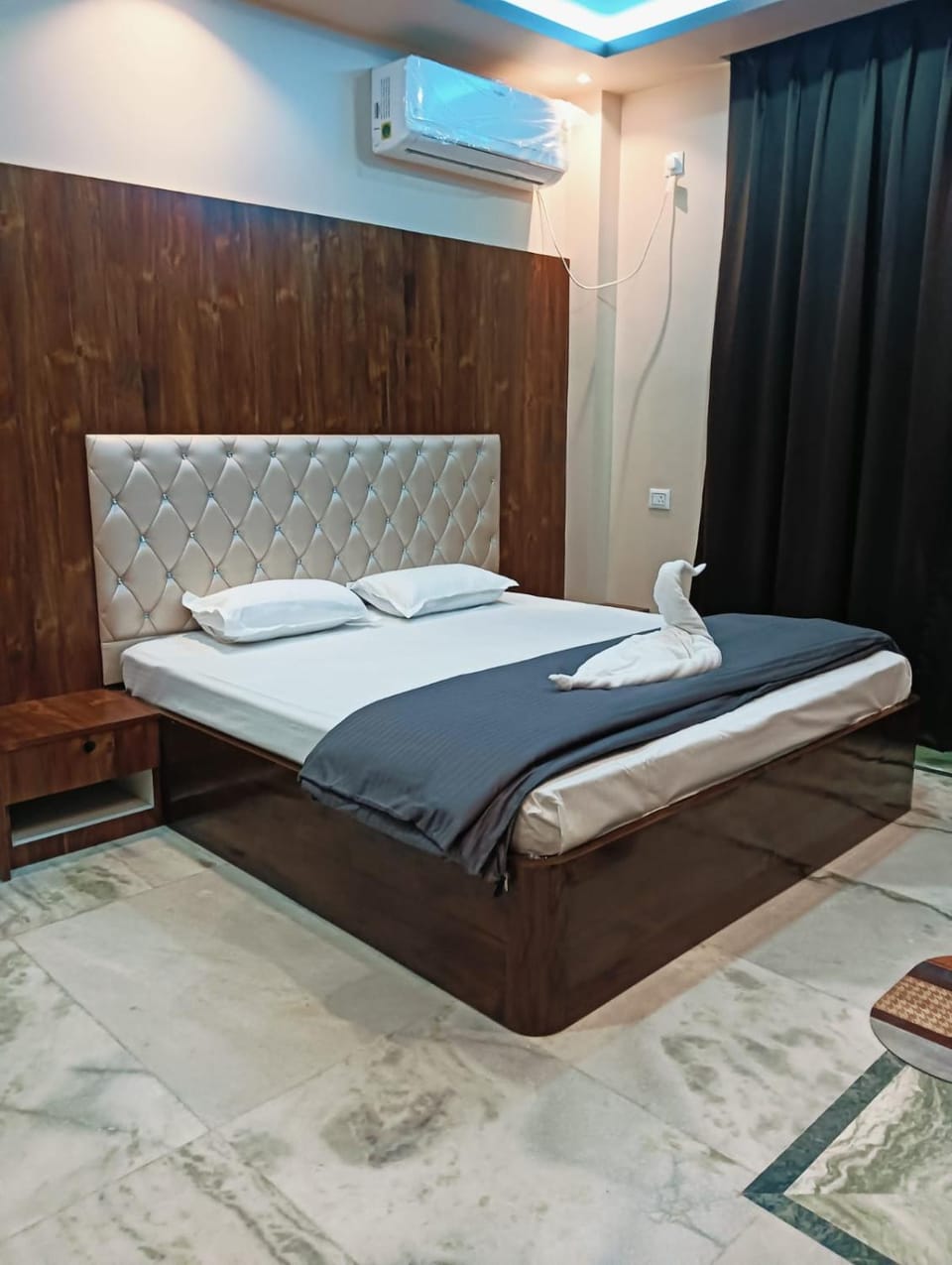 Bed, air conditioner