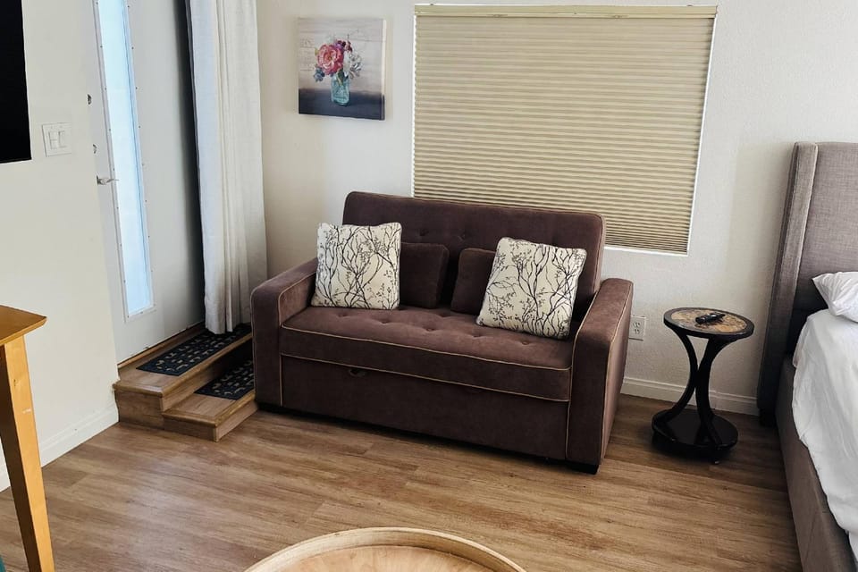Coldwater Canyon ADU Apartment in North Hollywood