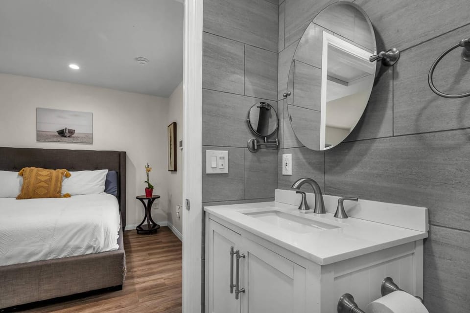 Coldwater Canyon ADU Apartment in North Hollywood