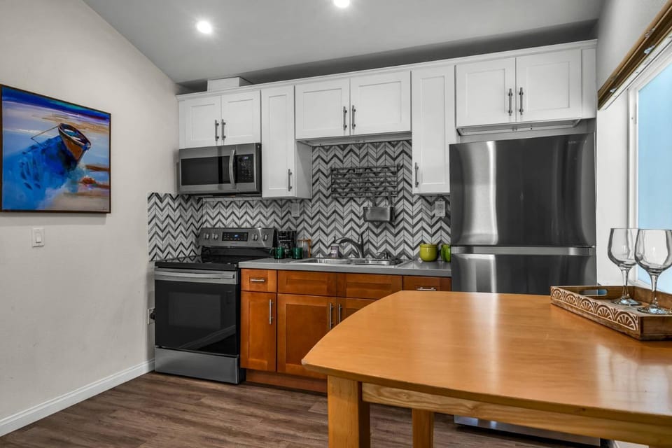 Coldwater Canyon ADU Apartment in North Hollywood