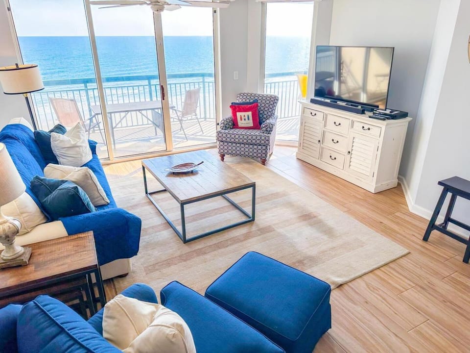 TV and multimedia, View (from property/room), Balcony/Terrace, Living room, Seating area, Sea view