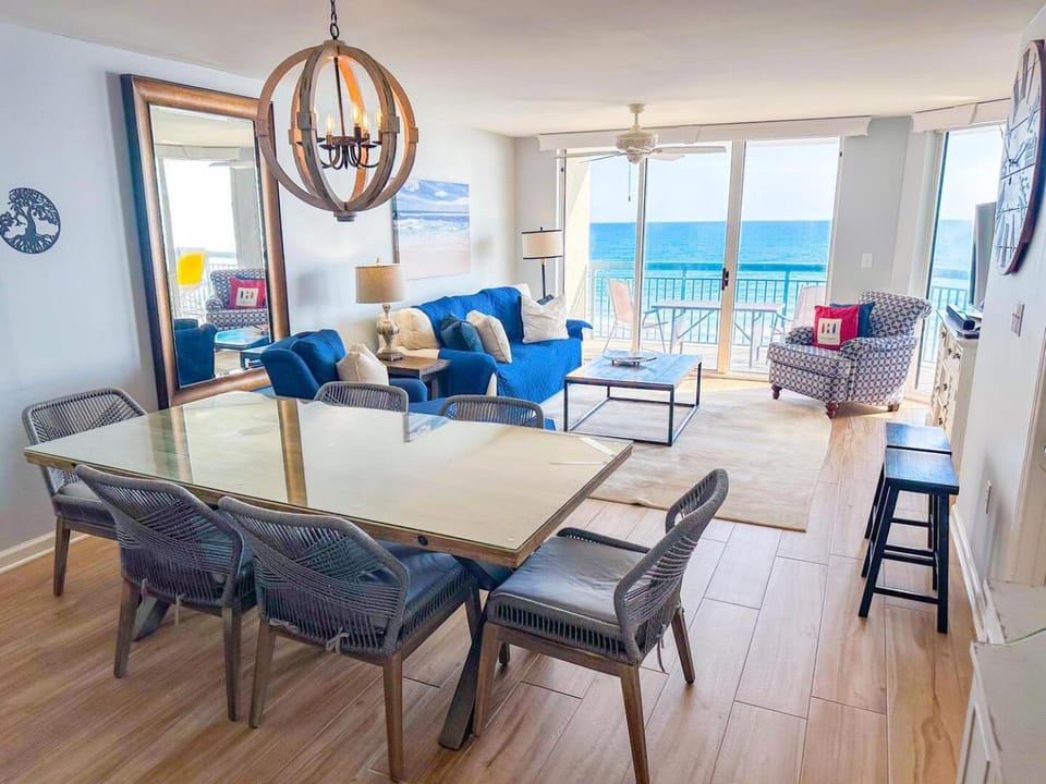 View (from property/room), Balcony/Terrace, Living room, Seating area, Dining area, Sea view