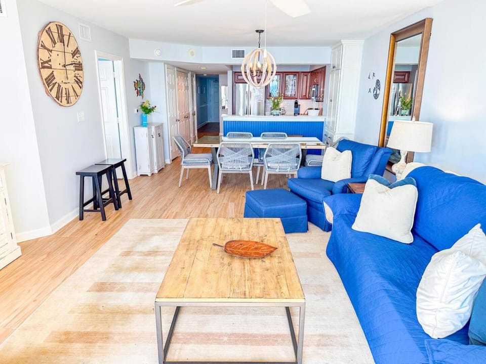 Living room, Photo of the whole room, Seating area, Dining area