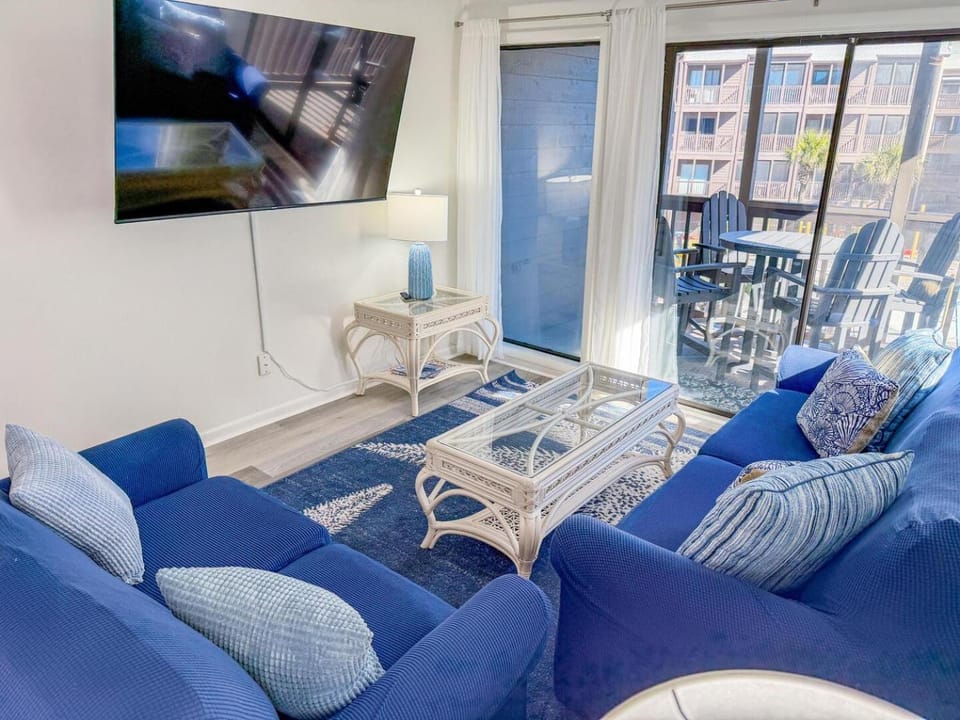 Communal lounge/ TV room, TV and multimedia, Living room, Seating area