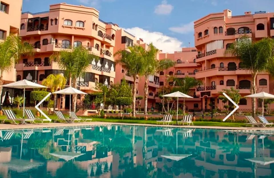 Swimming pool, sunbed