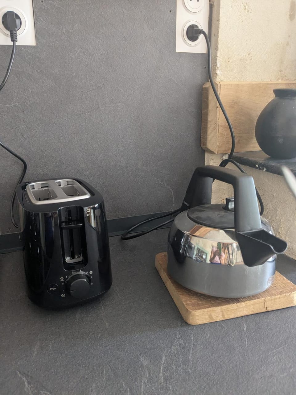 Coffee/tea facilities, toaster