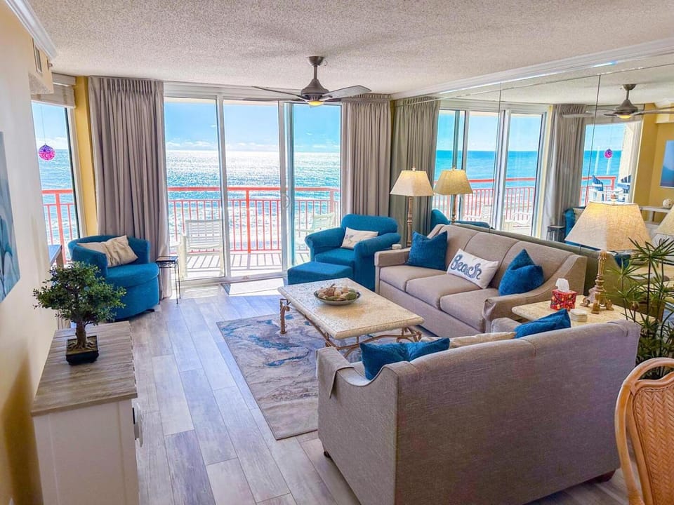 View (from property/room), Balcony/Terrace, Living room, Seating area