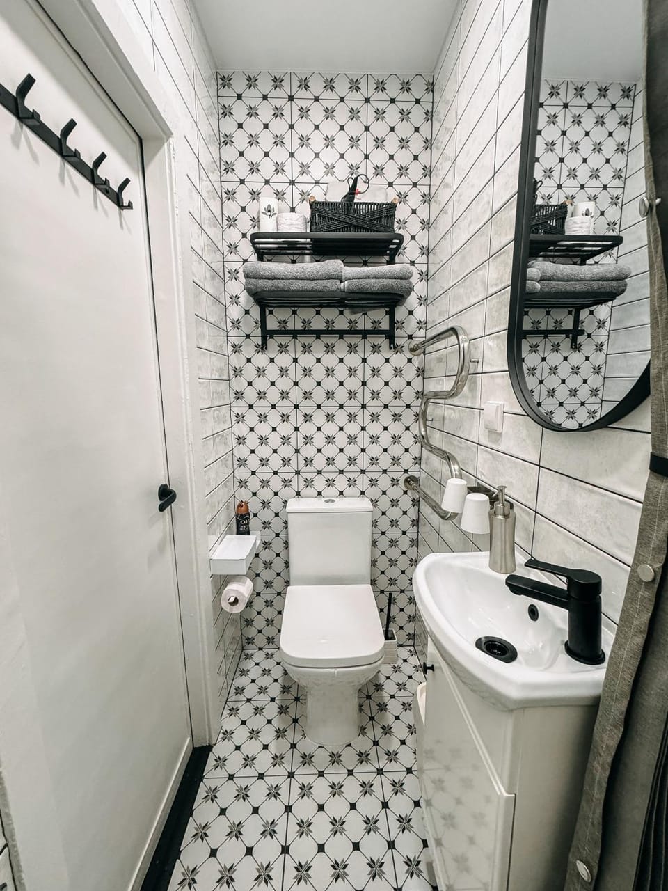 Toilet, Bathroom, towels