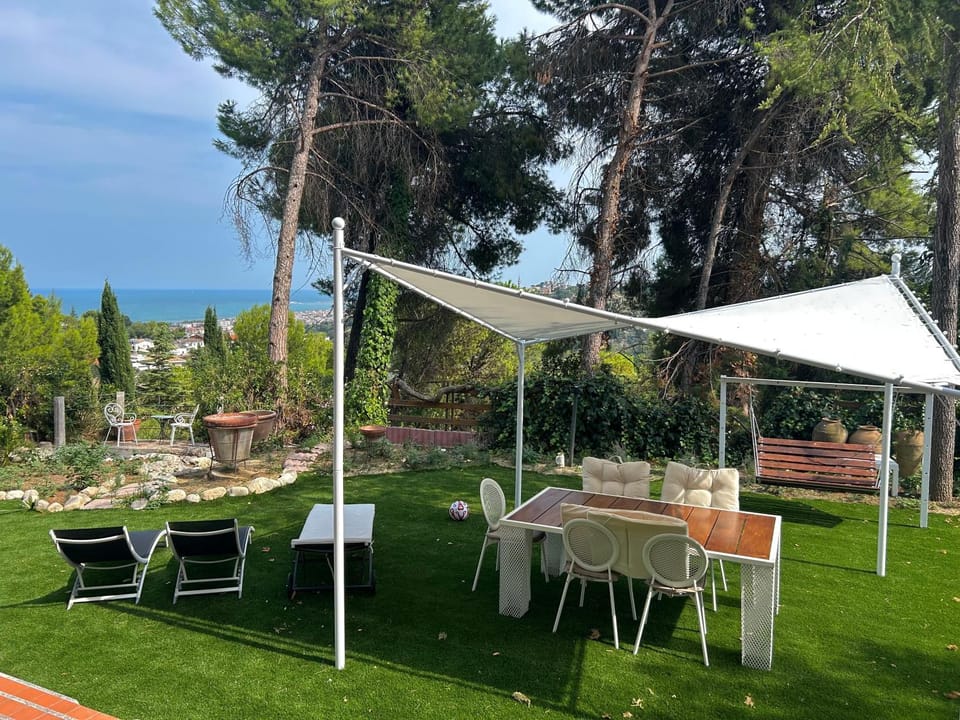 Garden, Sea view