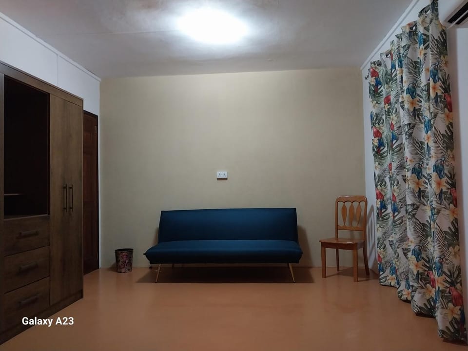 Photo of the whole room, Seating area