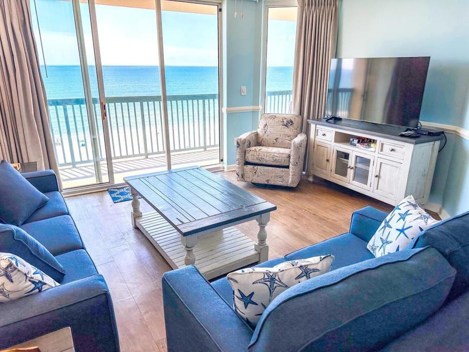 Communal lounge/ TV room, View (from property/room), Living room, Seating area