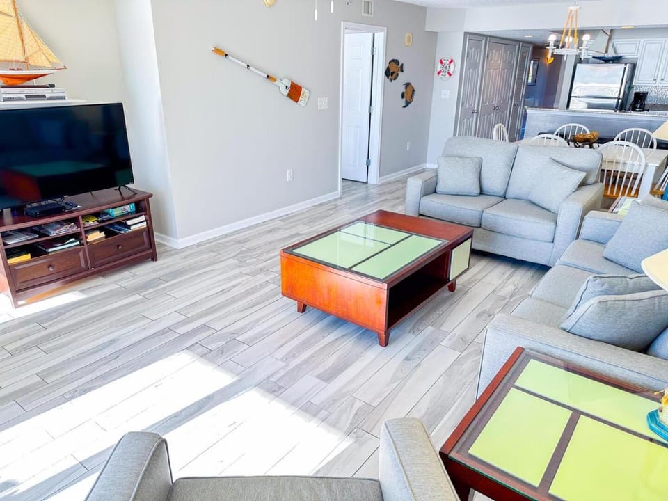 Communal lounge/ TV room, TV and multimedia, Living room, Seating area
