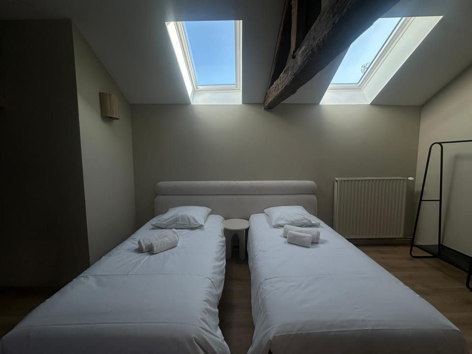 Bed, Photo of the whole room, Bedroom, towels