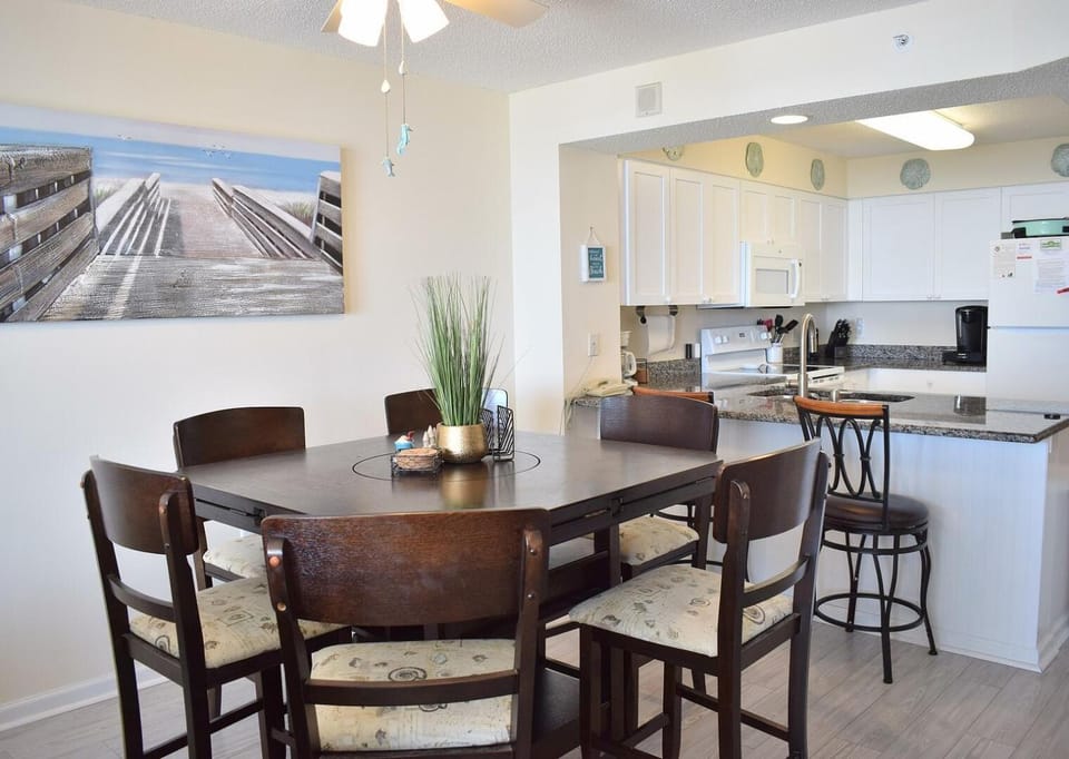 Seating area, Dining area