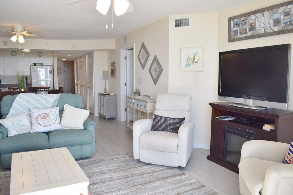 Communal lounge/ TV room, TV and multimedia, Living room