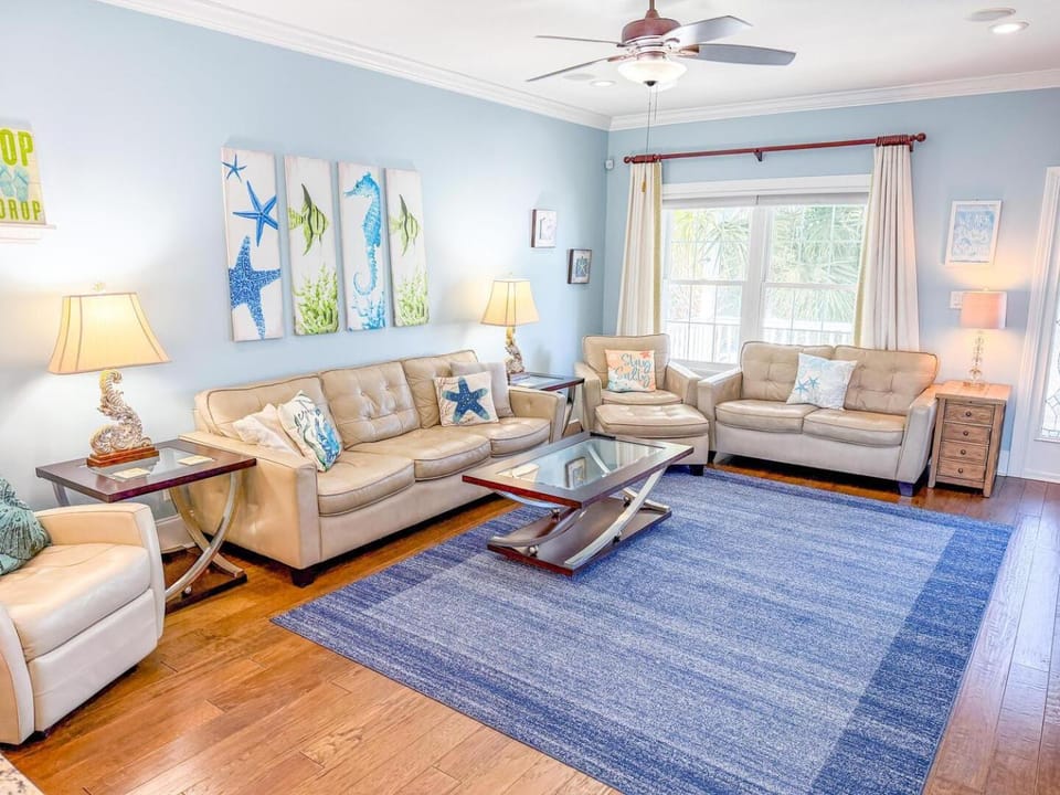 Living room, Seating area