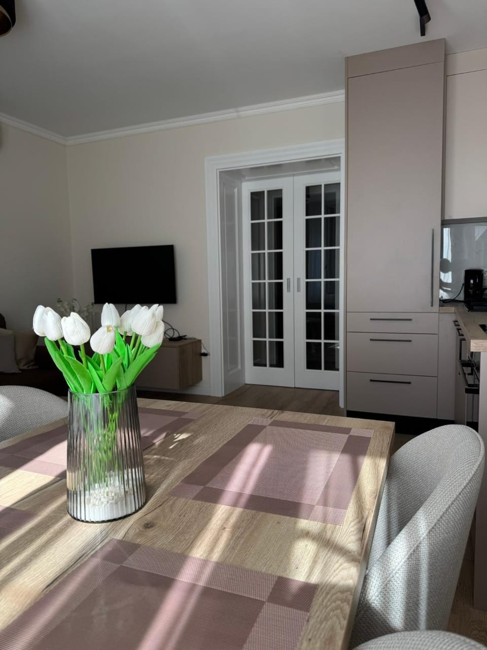 TV and multimedia, Kitchen or kitchenette, Living room, Dining area