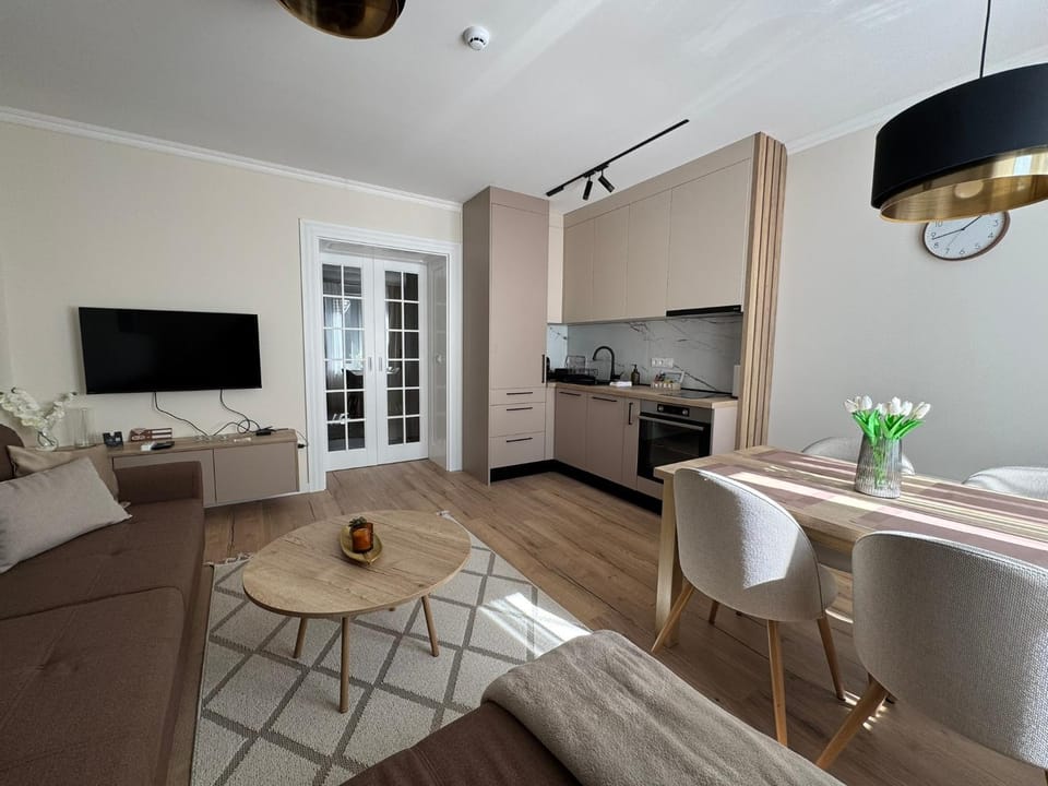 TV and multimedia, Kitchen or kitchenette, Living room