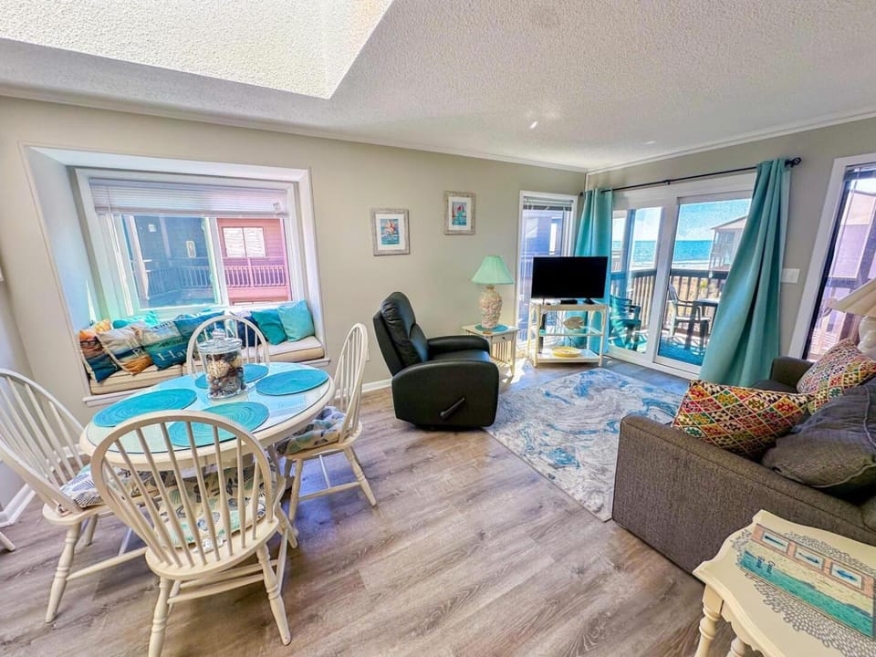 TV and multimedia, Living room, Dining area
