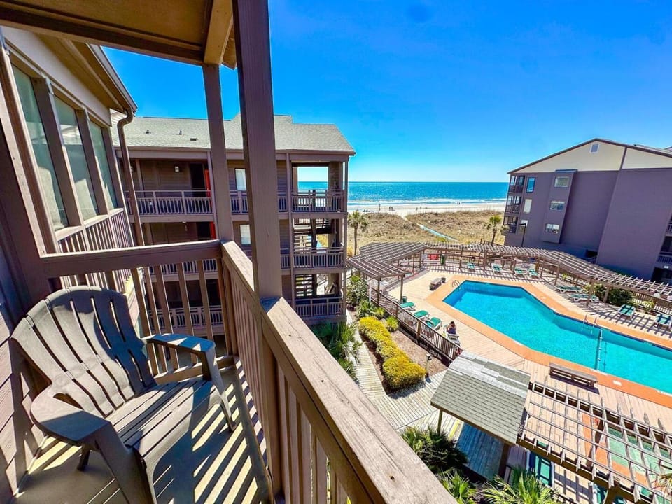 Day, View (from property/room), Balcony/Terrace, Pool view, Sea view, Swimming pool