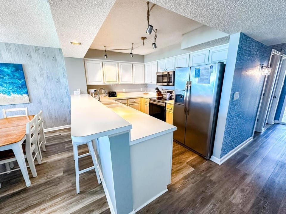 Kitchen or kitchenette, Dining area, oven, stove