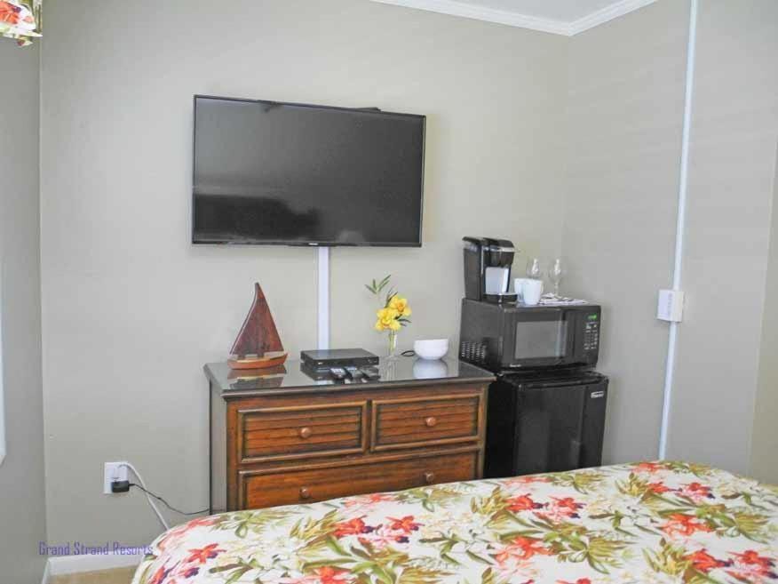 Bed, TV and multimedia, Bedroom