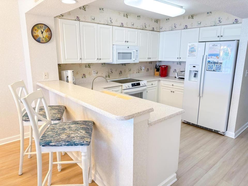 Kitchen or kitchenette, Dining area, dishwasher, oven, stove, toaster
