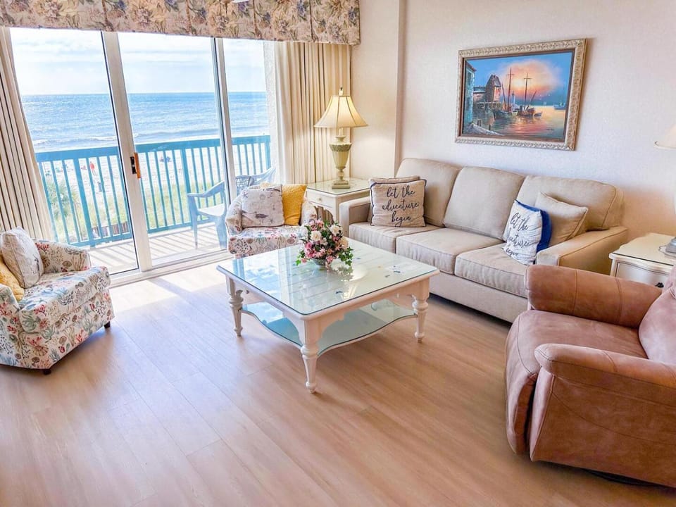 View (from property/room), Balcony/Terrace, Living room, Seating area, Sea view