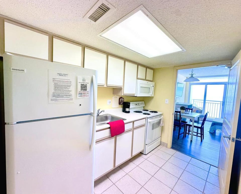 Kitchen or kitchenette, Dining area, dishwasher, oven, stove, toaster