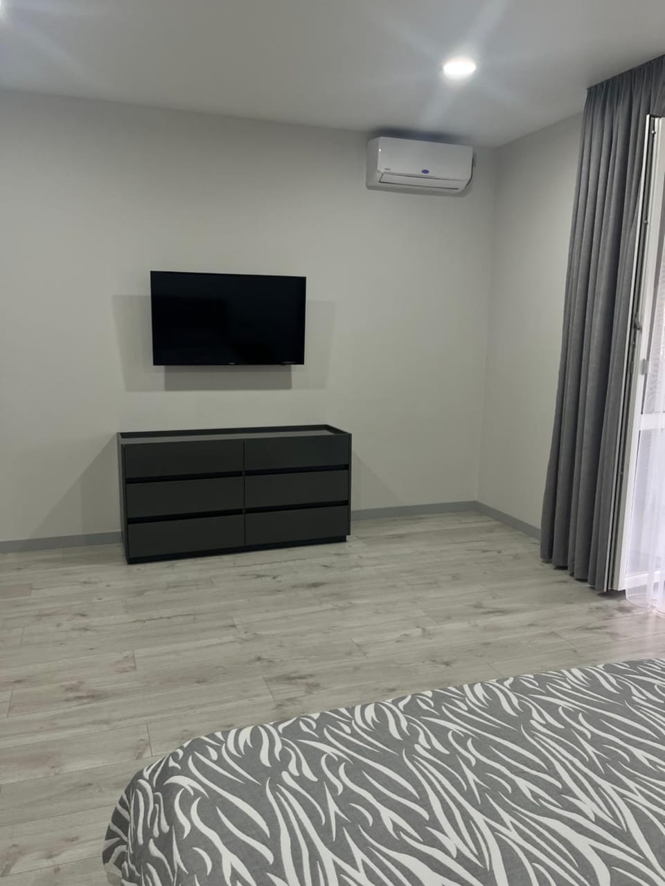 Bed, TV and multimedia, Bedroom, air conditioner