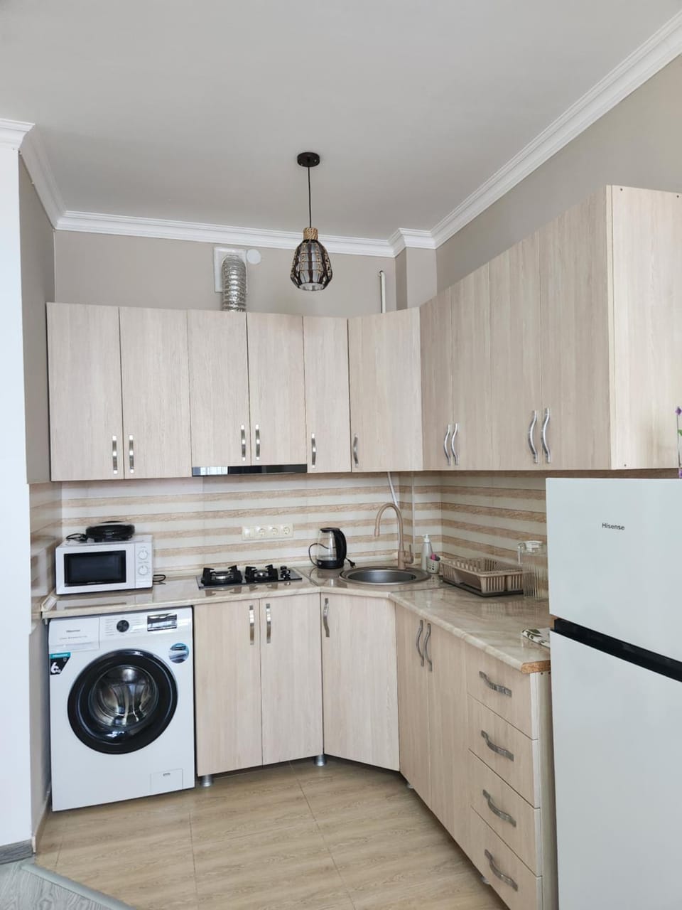 Kitchen or kitchenette, minibar, washing machine