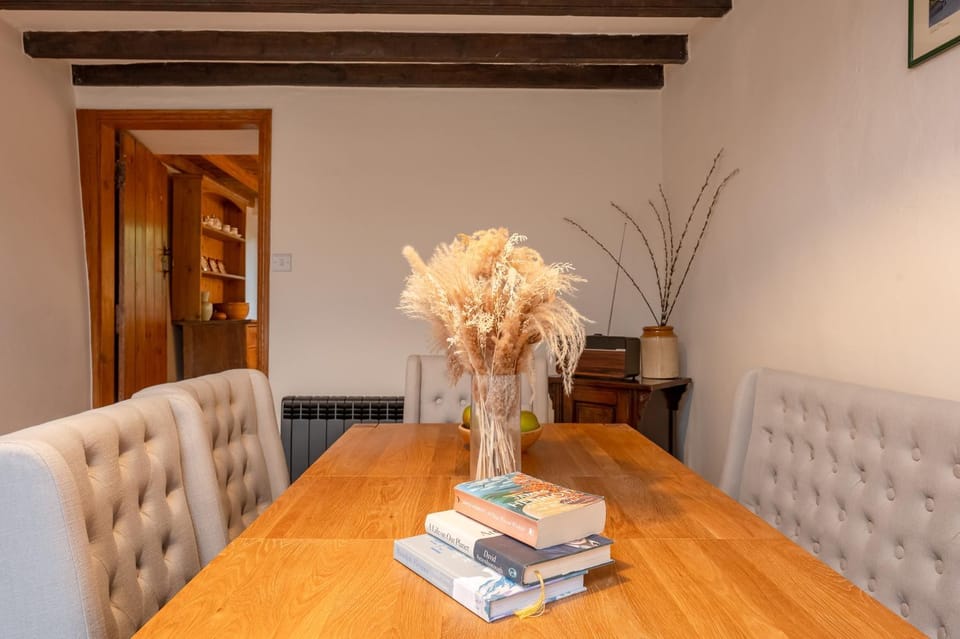 Seating area, Dining area