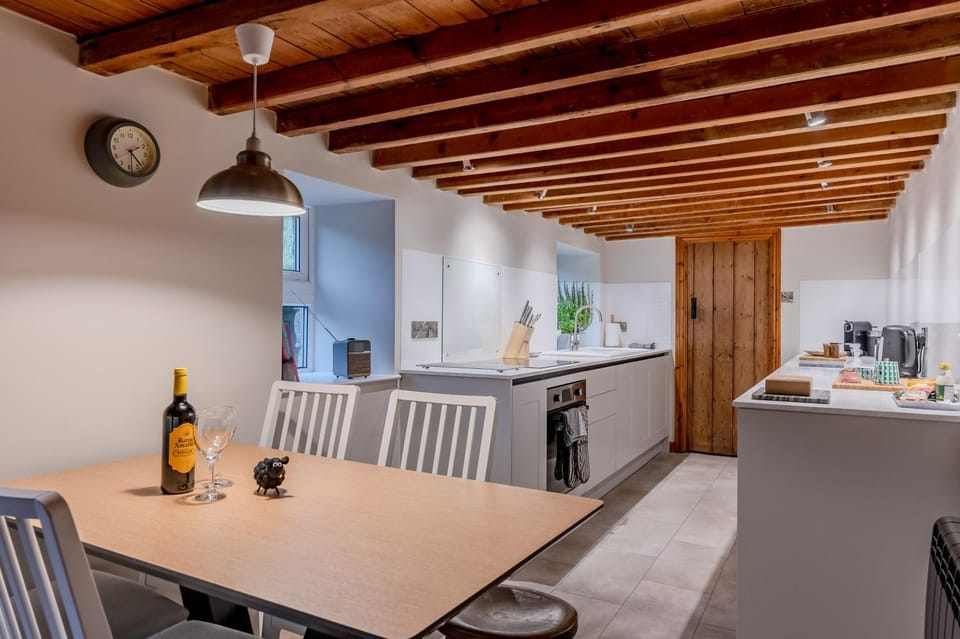 Coffee/tea facilities, Seating area, Dining area, kitchen