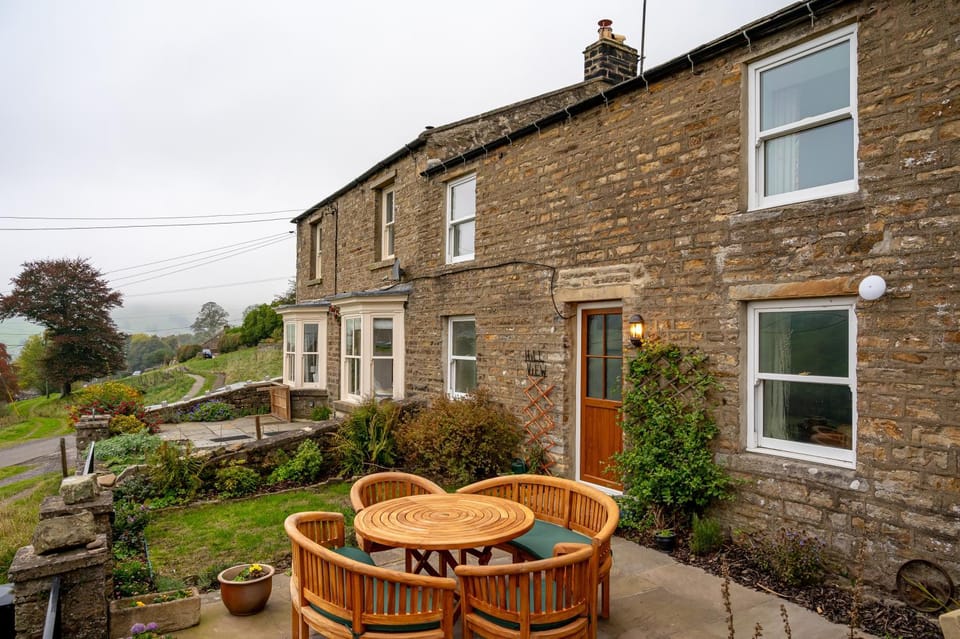 Property building, Patio, Garden