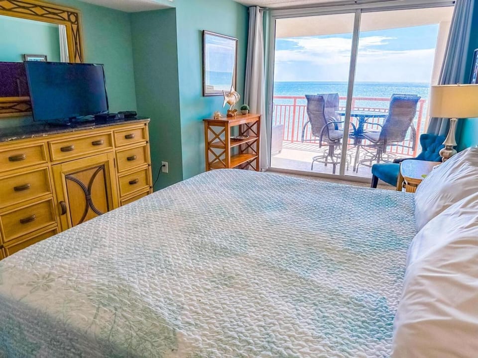 Bed, View (from property/room), Photo of the whole room, Bedroom