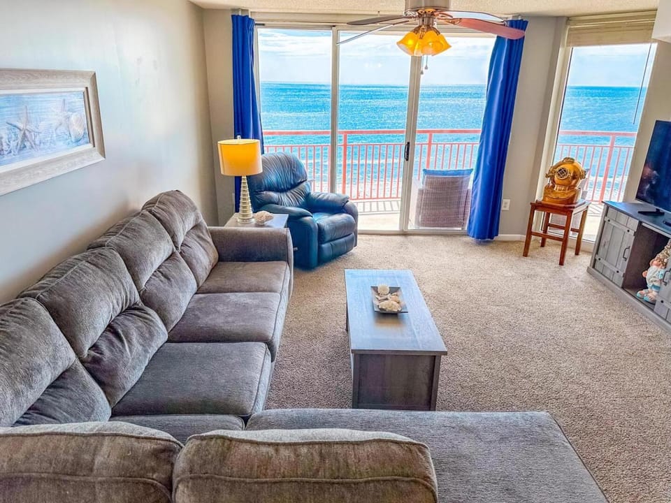 Communal lounge/ TV room, TV and multimedia, Living room, Seating area