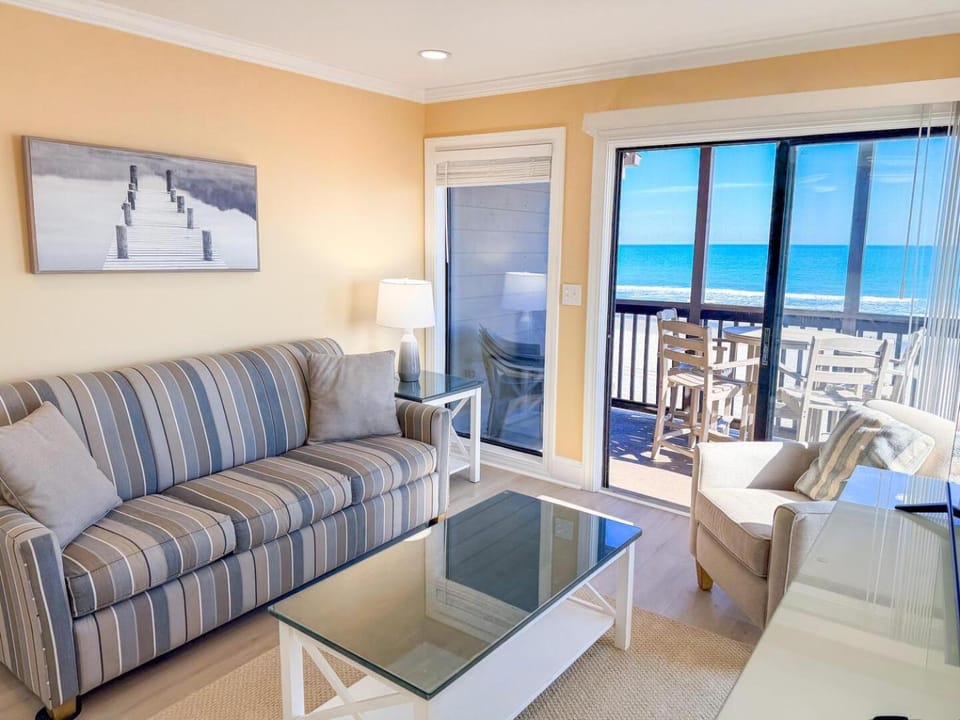 Day, Natural landscape, View (from property/room), Living room, Sea view