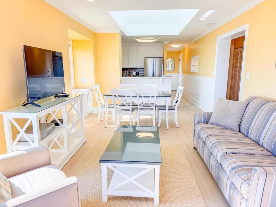 Communal lounge/ TV room, TV and multimedia, Living room