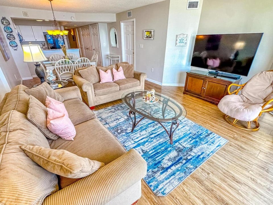 Communal lounge/ TV room, TV and multimedia, Living room, Seating area