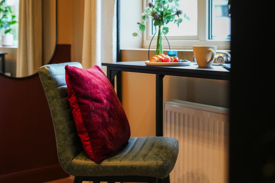 Living room, Food and drinks, Food